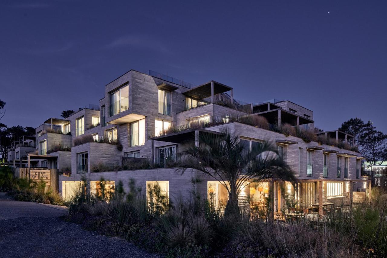 Casagrande Hotel&Beach Club José Ignacio Exterior foto The hotel at night